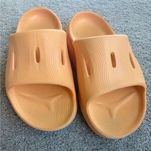 Hoka Ora Recovery Slide 3